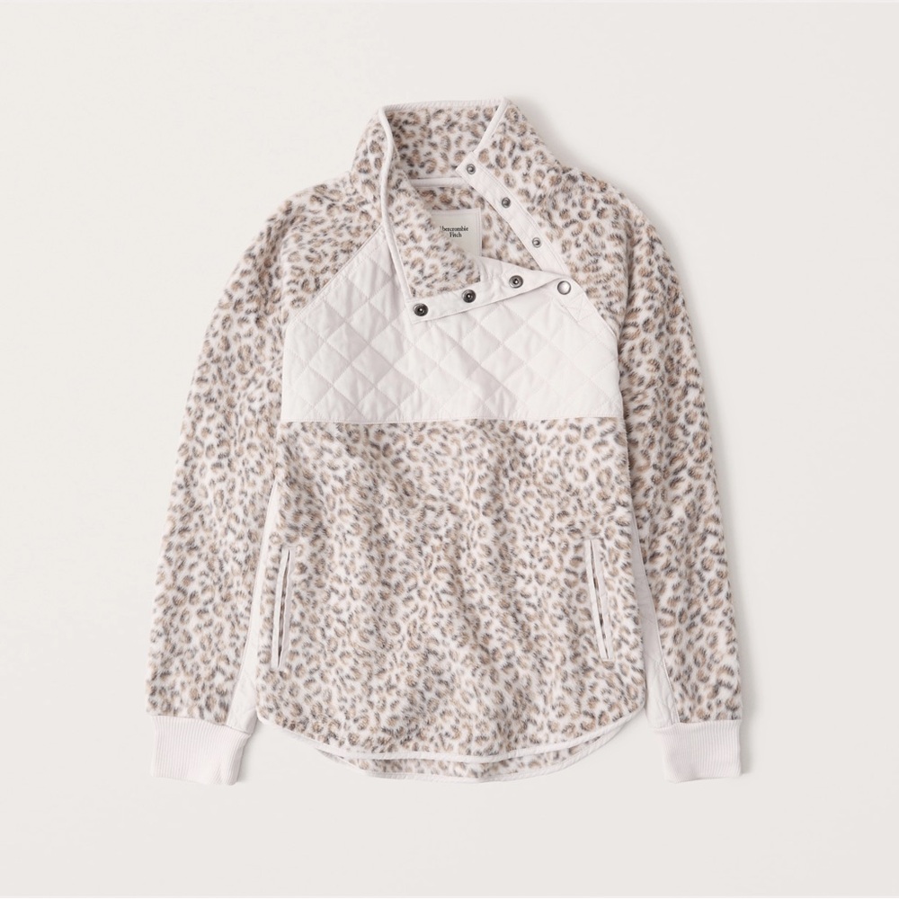 Abercrombie Asymmetrical Snap Fleece in Light Leopard Size S